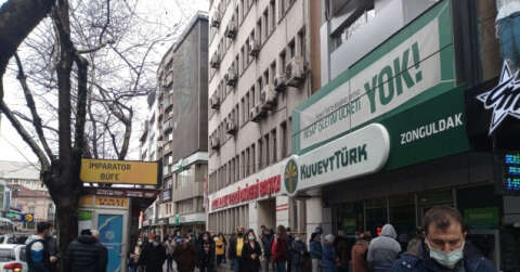 Zonguldak’ta risk haritası kızardı, vatandaşlar caddelere akın etti