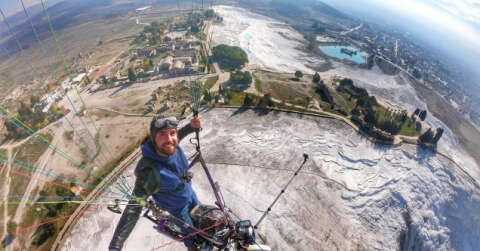 Çılgın pilot bu sefer motosikletiyle uçtu