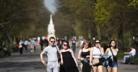 İngiltere’de son 24 saatte 4 bin 40 yeni vaka