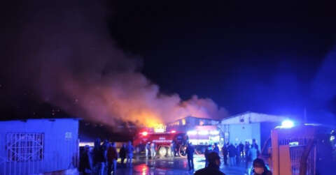 Karton fabrikası yangınına ekipler böyle müdahale etti