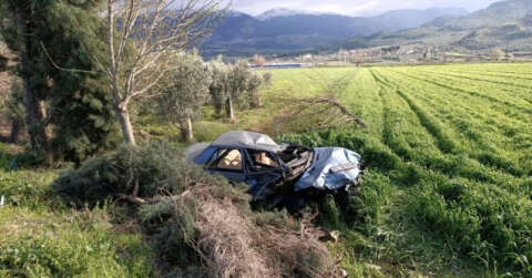 Kontrolden çıkan otomobil tarlaya uçtu : 1 yaralı