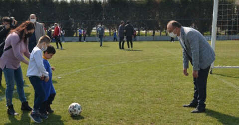 Otizmli çocuklar Turgutluspor antrenmanında