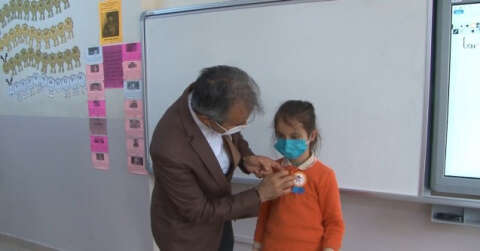 Aileleri "Covid-19 Dedektifleri" denetliyor