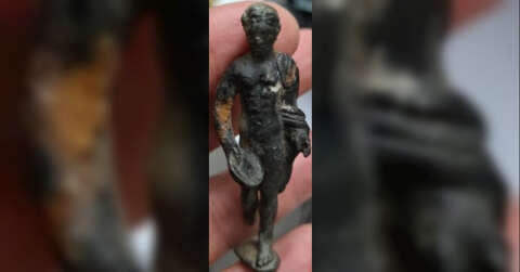 Bursa'da 100 bin dolarlık heykeli satmaya çalışırken yakalandılar