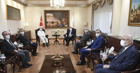 Cumhurbaşkanı Yardımcısı Oktay’dan Diyanet İşleri Başkanı Erbaş’a geçmiş olsun ziyareti