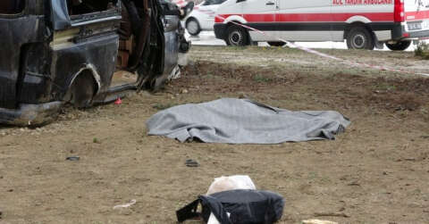 Isparta’da minibüs ile hafif ticari araç çarpıştı: 3 ölü, 8 yaralı