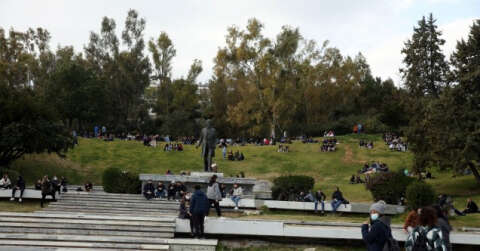 Yunanistan, Covid-19 kısıtlamalarını hafifletiyor