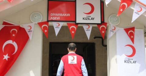 Türk Kızılayı, Diyarbakır’da 10 bin kişiye sıcak yemek sunmak için aşevi kurdu