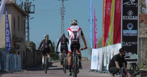 ’Best High Altitude MTB Cup’ 12 ülkeden 55 bisikletçi ile Koramaz Vadisi’nde başladı