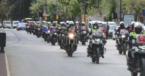 Bursa'da motosikletli polis ekipleriinden 23 Nisan turu