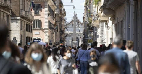 İtalya’da son 24 saatte 10 bin 176 yeni vaka