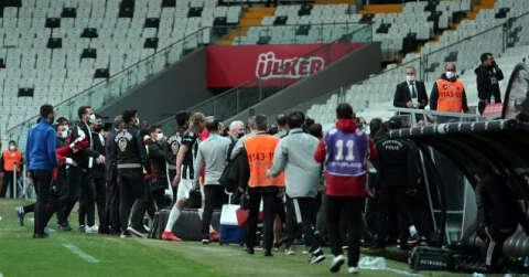 Beşiktaş’ta maç bitti, saha kenarı karıştı