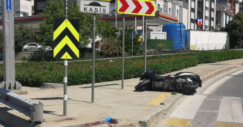 (Özel) Bostancı’da kasksız motosiklet sürücüsü kazada öldü