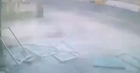 (Özel) Pendik’te metro inşaatında şiddetli patlama anı kamerada