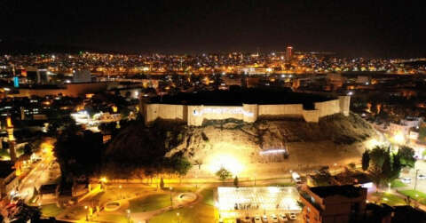 Tarihi Gaziantep Kalesi’ne lazerler Filistin bayrağı yansıtıldı