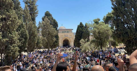 Mescid-i Aksa’da Cuma namazına 20 bin Filistinli katıldı
