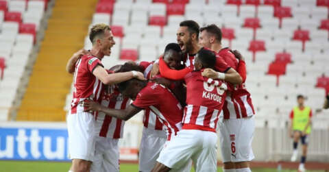 Süper Lig: D.G. Sivasspor: 2 - Kasımpaşa: 1 (Maç sonucu)