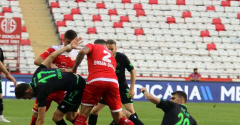 Süper Lig: FT Antalyaspor: 0 - İH Konyaspor: 0 (İlk yarı)