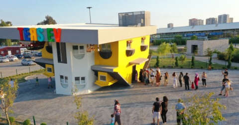 "Ters ev"e ziyaretçi akını