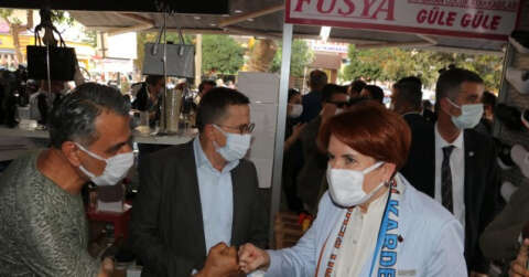 Akşener’in ziyareti sırasında ilçe belediye başkanı ve milletvekilleri makam odasına girmek için korumalarla mücadele verdi