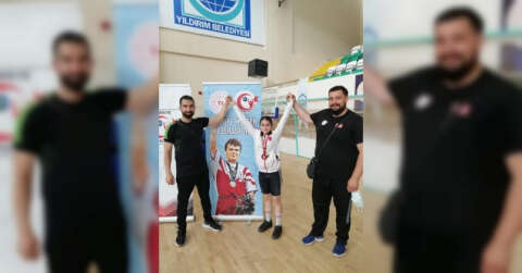 Türkiye Halter Şampiyonası’nda Pursaklar Belediyesi sporcusu Leyla Şanay’dan Türkiye ikinciliği