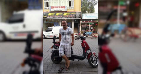 Refüje çarpan motosikletin sürücüsü öldü
