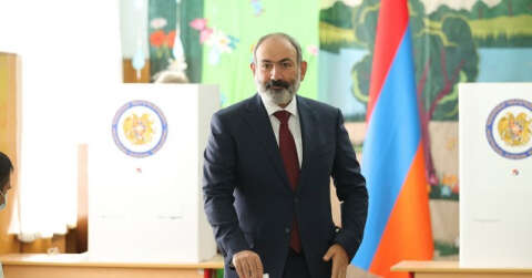 Ermenistan’daki seçimde Paşinyan ve Koçaryan oylarını kullandı