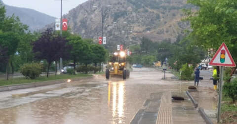 Ankara’nın Nallıhan ilçesinde sağanak yağış