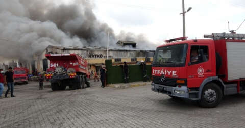Osmaniye’de plastik geri dönüşüm fabrikasında yangın