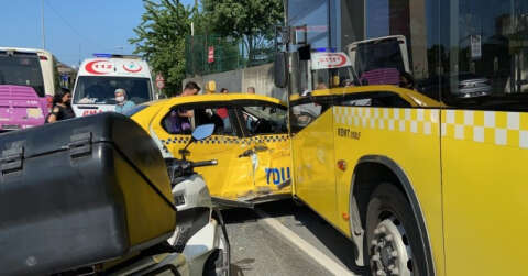 İstanbul’da feci kaza: Taksi önce İETT otobüsüne sonra direğe çarptı