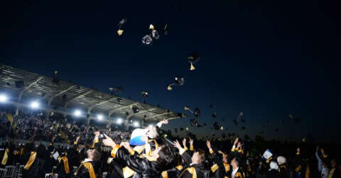 Fen-Edebiyat Fakültesi’nde mezuniyet sevinci