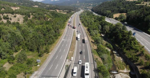 TEM’in İstanbul yönü yol çalışması için trafiğe kapatıldı