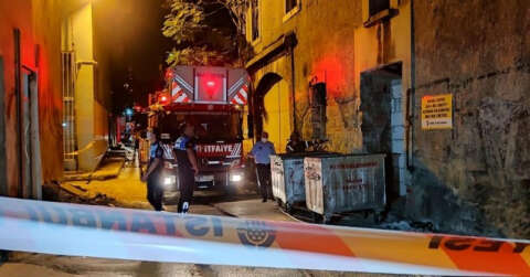 Fatih’te çöken 3 katlı metruk binadan 1 kişi sağ çıkarıldı