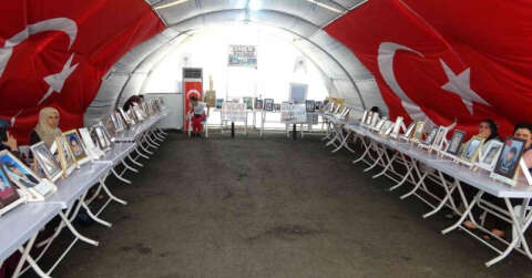 HDP önündeki ailelerin evlat nöbeti kararlılıkla sürüyor