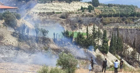 Samandağ’da polisler yangını büyümeden söndürdü