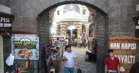 Terörün yerini huzura bıraktığı Diyarbakır’da tarihi mekanlar dolup taştı