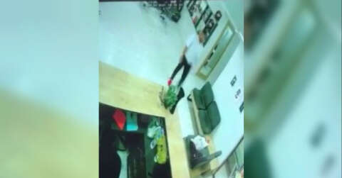 Ümraniye’de kuaförde hırsızlık kamerada