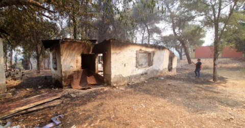 Yangında kilerleri yanan aile teselliyi alevlerin evlerine ulaşmamasında buldu