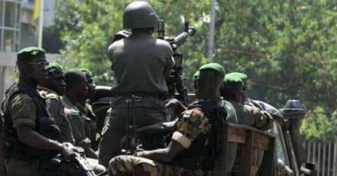 Gine’de darbe açıklaması sonrası halk sokaklarda kutlama yaptı