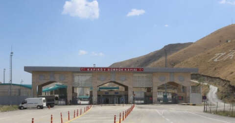 Van Kapıköy Gümrük Kapısı uzun zamandan sonra İran geçişine açıldı