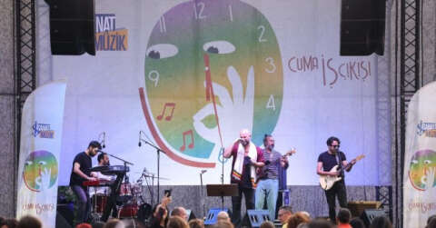 Sattas, ‘Cuma İş Çıkışı’ açık hava konserinde sahne aldı