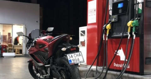 (ÖZEL) Kartal’da motosiklet hırsızlığı kamerada