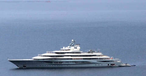 Yüzen saray “Flying Fox” Bodrum’a demir attı