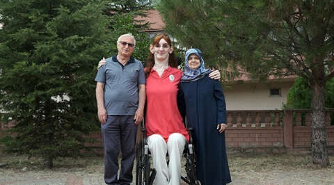 Dünyanın en uzun kadını ikinci kez ’Guinness Rekorlar Kitabı’nda