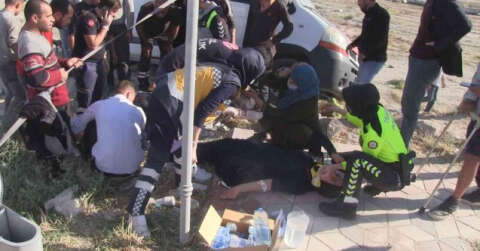 Aksaray’da kamyon ile işçi taşıyan minibüs çarpıştı: 4 yaralı
