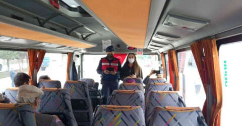 Jandarma sürücüleri denetlemek için minibüste yolcu gibi davrandı