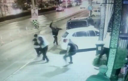 İzmir’de gece kulübünde ’kadın çıkarma çatışması’ kamerada