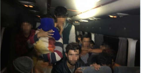 TEM’de durdurulan minibüsten 40 düzensiz göçmen çıktı