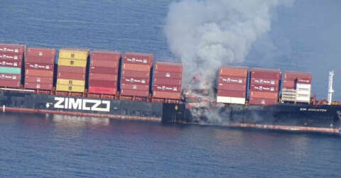 Kanada açıklarındaki konteyner gemisinde yangın