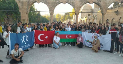 Kardeş ülke Azerbaycan’dan gelen gençler Balıklıgöl’ü gezdi